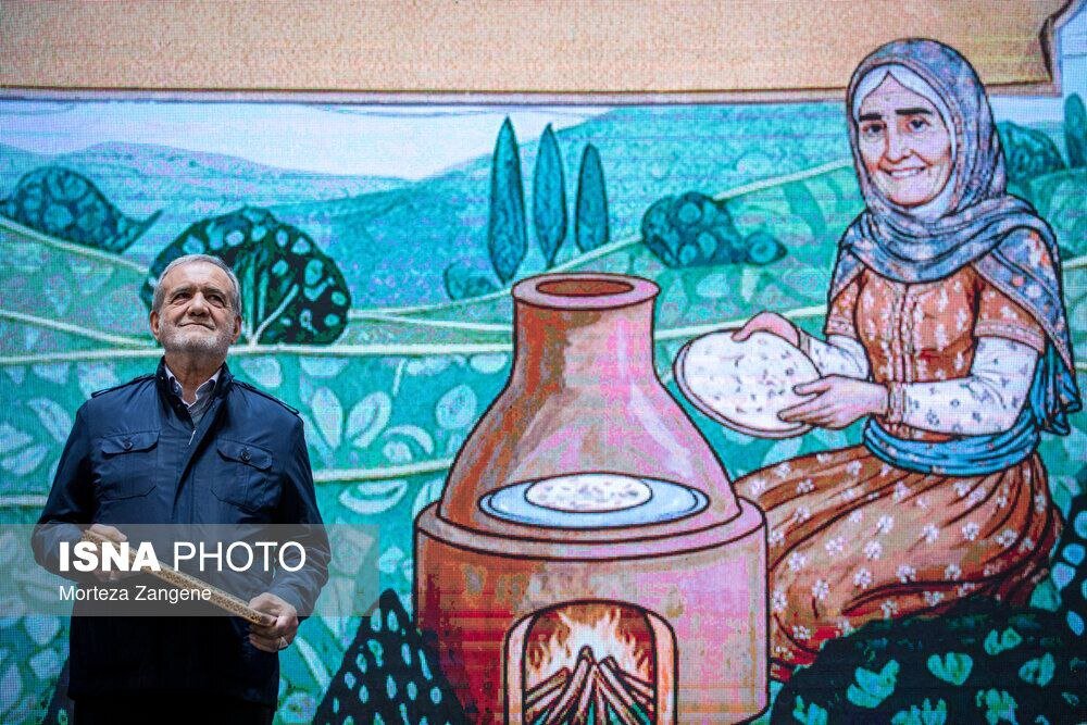 تصاویر خاص از حضور پزشکیان در آیین گرامیداشت «روز زن و مقام مادر»