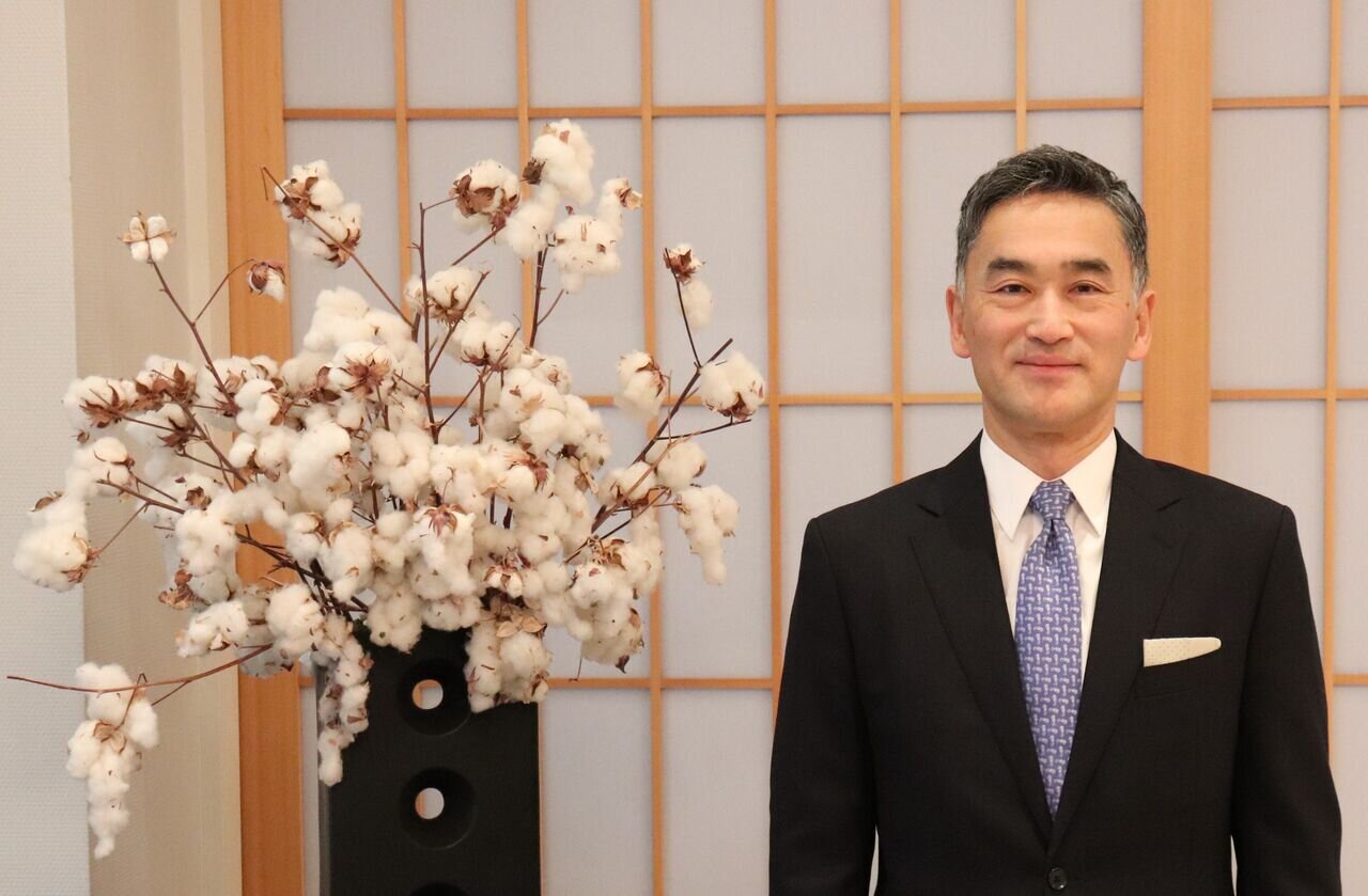 ببینید | حافظ خوانی سفیر ژاپن به مناسبت شب یلدا